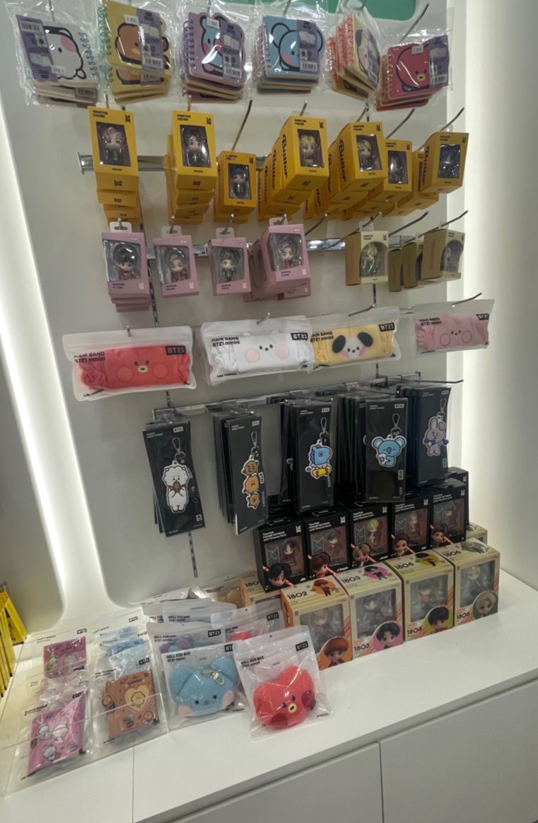 Kkugisell's tweet photo. 방탄소년단 팝업 굿즈가 판매중입니다 MD 오프라인 구매 예약 안내 옮기다 

Selll BT21 Pop-Up MD

Dm or https://t.co/Hzv4gja5DA

판매 구매 이체 대행 구매 송금 창고 한국 서비스 WTS 캐럿  ��도 아미 김남준 김석진 민윤기 정호석 박지민김태형전정국 치미 타타 추지 RJ 코야 망 셰이키 밴 https://t.co/L1mP17jAdk