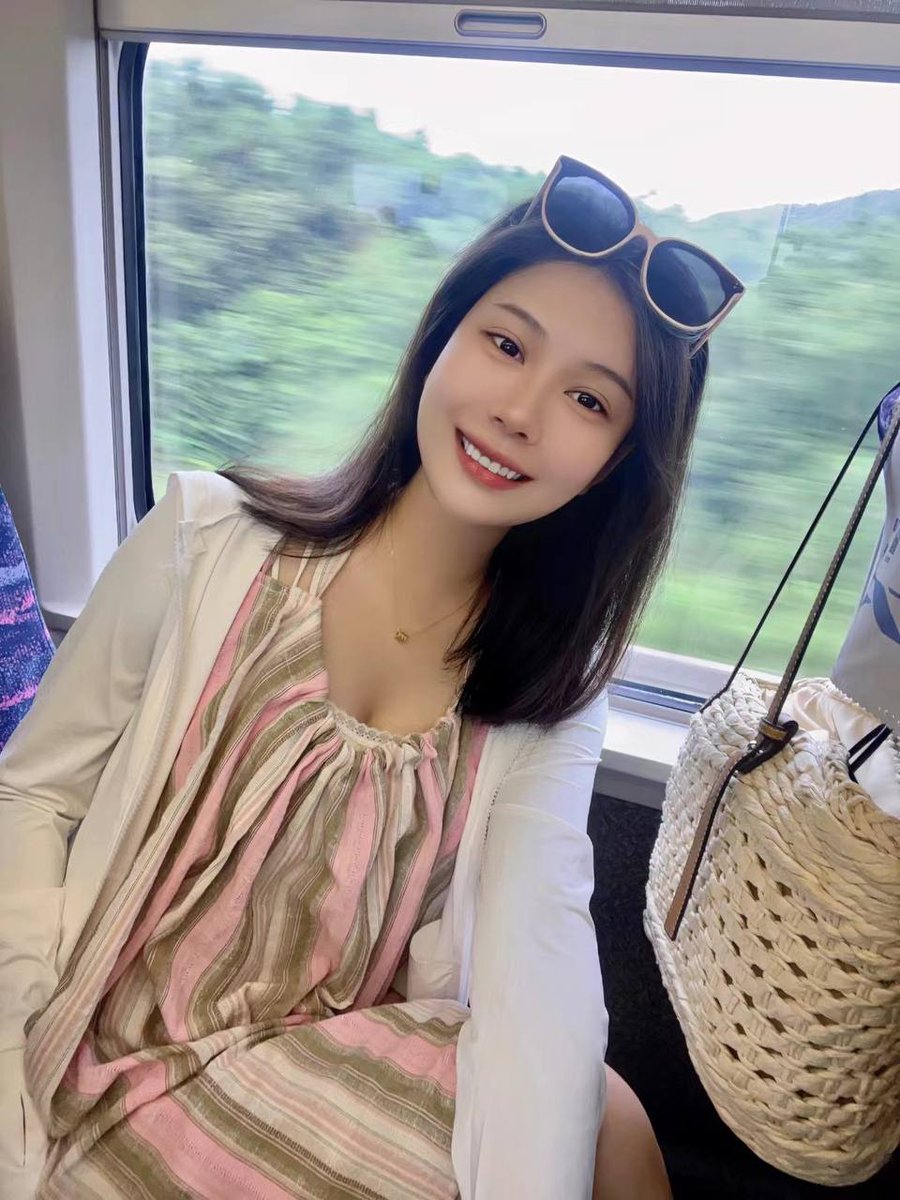 MingJikey's tweet photo. In fact, women are more playful than men and prefer to communicate with strange men. https://t.co/A3sETCBLAO