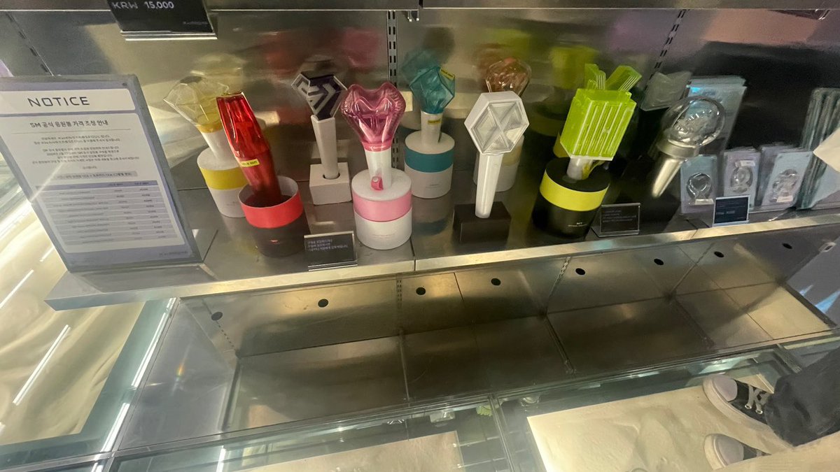 Kkugisell's tweet photo. 응원봉 LS SM 아티스 레스미
Sell LIGHTSTICK SM ARTIST OFFICIAL

Dm or https://t.co/Hzv4gja5DA

판매 구매 이체 대행 구매 송금 창고 한국 서비스 WTS 보아 동방신기 슈퍼주니어 소녀시대 샤이니 엑소 레드벨벳 엔시티 웨이션브이 슈퍼엠 에스파 https://t.co/IdRGhNKq2p