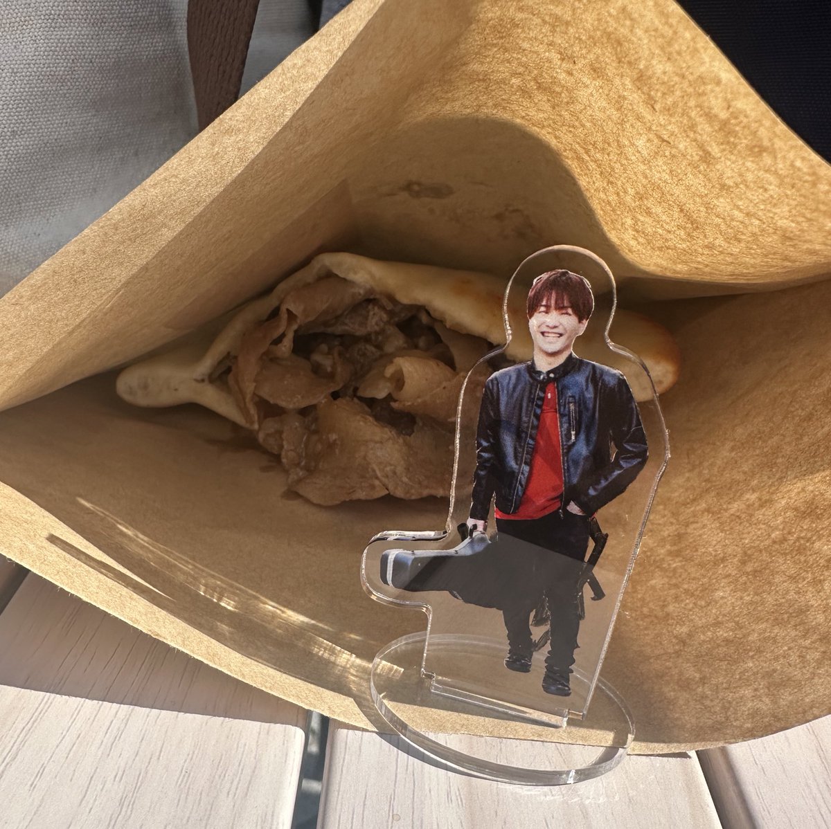 shootingstarNS's tweet image. 昨日は大好きな
hometown✨

いつもの
MIX　CAFEさんのピタパンで
昨日は肉ごぼうで😋
美味しく頂いた後は、、楽しいライブでした💖

アクスタにつける棒を買ってお空とじゅんじゅん🤗💖

嬉しぃ発表もあった昨日でした💕

#金島準一郎
#MIXCAFE