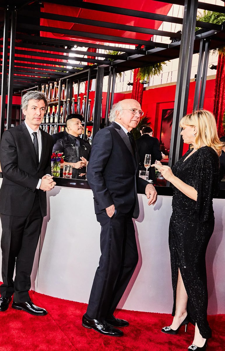 ProManimalUnity's tweet photo. Larry David stuns in new photos from the 2024 Vanity Fair Oscar Party https://t.co/kVblNKmufK
