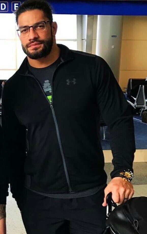 BloodlineShield's tweet photo. #TeamTrackSuits #RomanReigns My fav is the Red One. ♥️ https://t.co/7mFffKgjf6
