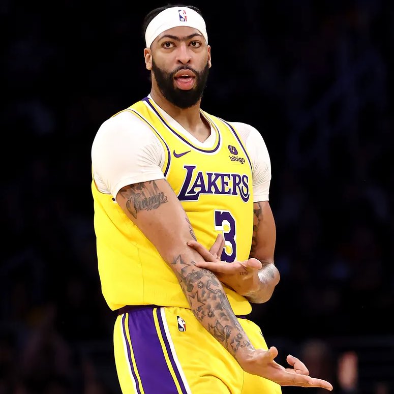LakeShowYo's tweet photo. First 25/25/5/5/3 game in NBA history. https://t.co/X70XW73RIU