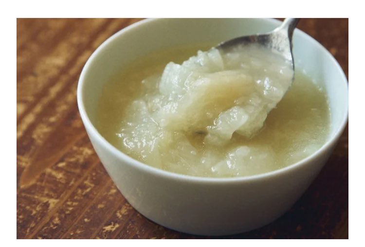 mamiimai_gohan's tweet photo. 【水、バター、塩だけの新玉葱のスープ】

新玉葱　2こ（約450g〜500g)
塩　小さじ１
バター　５g
水　半カップと300mlから400ml

今が旬の新玉ねぎ。ただ大きく切って蒸し煮するだけ。驚くほど甘く豊かなスープが出来ます。

レシピ→

https://t.co/1Upv4dck9c https://t.co/jZss41Xmz4