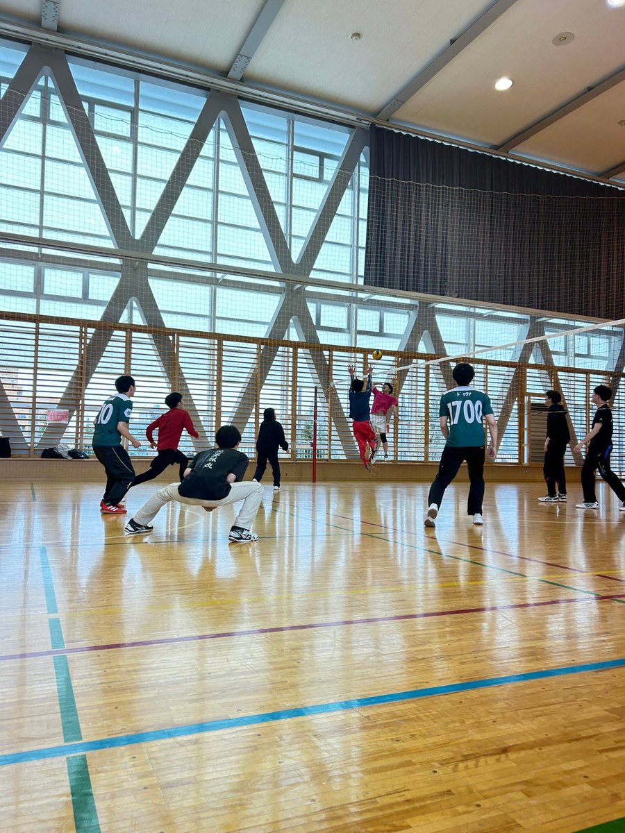 rough__volley's tweet photo. #春から東北大　#春から宮教　#春から宮学　の皆さん合格おめでとうございます！東北大を中心としたバレーボールサークルroughでは、仙台の大学生が集ってバレーボールを行っています！
大学や経験を問わずみんなで楽しんでいるので、4月からの新歓期間、ぜひ一度体験・見学にお越��ください！ https://t.co/IPDA00dYvR