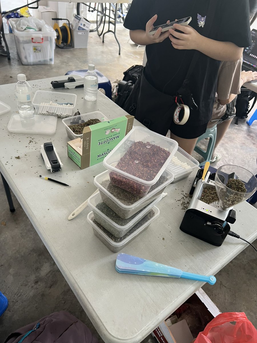 annabongg's tweet photo. Learnt to roll cigarettes today. Did it under a void deck - life is good. Should mention these cigarettes r props and made of organic tea leaves and rose petals. Iconic blend https://t.co/X2W4sh0giG
