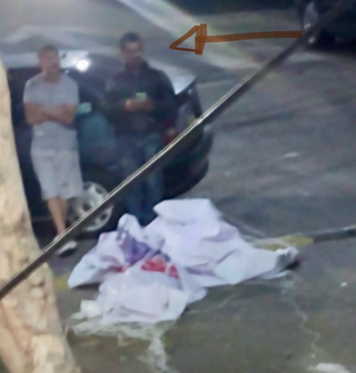 mikeerrasti's tweet photo. #EnEsteMomento encontramos a militantes del  @PartidoMorenaMx que trabajan para @uliseslabrador bajando propaganda en la Col. Verónica Anzures de @STaboadaMx y la patrulla coludida @SSPCMexico @iecm @INEMexico #MH https://t.co/sSe0Es80g8