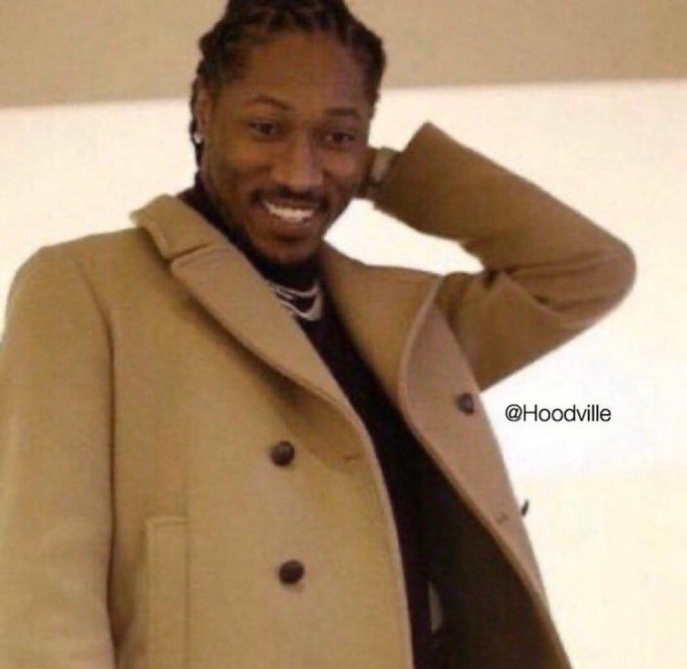 Hoodville_'s tweet photo. When she pulls the "go text ur hoes" but the hoes said "go text ur lil gf" so I'm genuinely confused https://t.co/jnNcAm0C0G