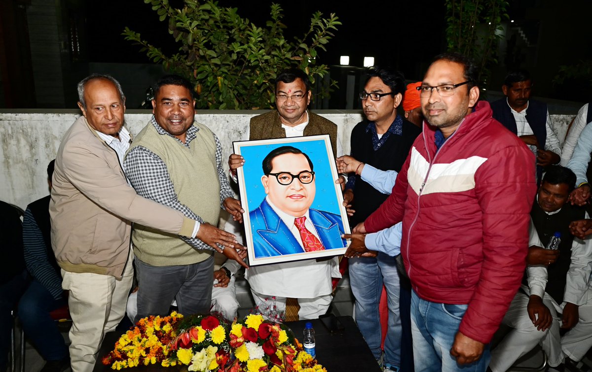 DrSushilKrGupta's tweet photo. कुरुक्षेत्र लोकसभा स्थित अंसल सिटी में चुनावी बैठक की तथा उपस्थित जनसभा को सम्बोधित किया।

कुरूक्षेत्र लोकसभा के लोगों से हमें जबरदस्त समर्थन मिल रहा है, लोगों के उत्साह और प्रेम को देखकर मुझे यकीन है कि हम आगामी चुनाव में भारी मतों से जीत हासिल करेंगे।

इस दौरान पूर्व मंत्री तथा कांग्रेस के वरिष्ठ नेता श्री अशोक अरोड़ा  जी व ‘I.N.D.I.A. गठबंधन’ के सभी नेतागण, पदाधिकारीगण, कार्यकर्तागण तथा क्षेत्र के सम्मानित नागरिक उपस्थित रहे। 

"बदलेंगे कुरुक्षेत्र, बदलेंगे हरियाणा"
"इब्बकै INDIA को है जिताणा"