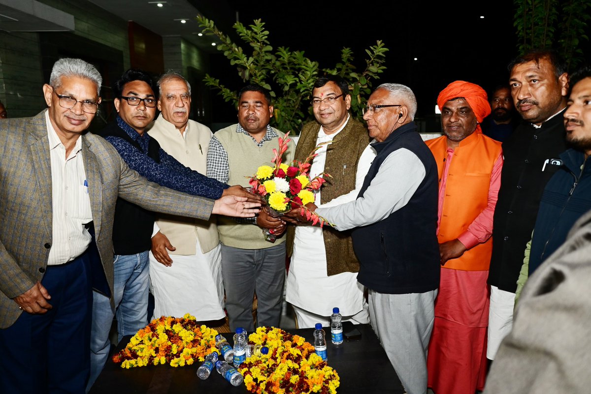 DrSushilKrGupta's tweet photo. कुरुक्षेत्र लोकसभा स्थित अंसल सिटी में चुनावी बैठक की तथा उपस्थित जनसभा को सम्बोधित किया।

कुरूक्षेत्र लोकसभा के लोगों से हमें जबरदस्त समर्थन मिल रहा है, लोगों के उत्साह और प्रेम को देखकर मुझे यकीन है कि हम आगामी चुनाव में भारी मतों से जीत हासिल करेंगे।

इस दौरान पूर्व मंत्री तथा कांग्रेस के वरिष्ठ नेता श्री अशोक अरोड़ा  जी व ‘I.N.D.I.A. गठबंधन’ के सभी नेतागण, पदाधिकारीगण, कार्यकर्तागण तथा क्षेत्र के सम्मानित नागरिक उपस्थित रहे। 

"बदलेंगे कुरुक्षेत्र, बदलेंगे हरियाणा"
"इब्बकै INDIA को है जिताणा"