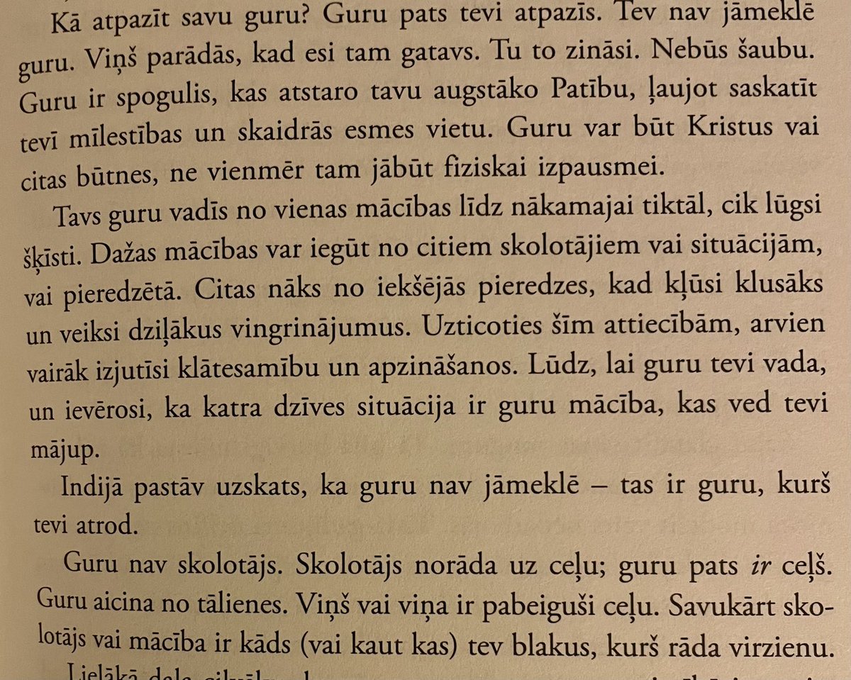 Kā satikt un atpazīt savu guru?
Ram Dass. Spodrinot spoguli.