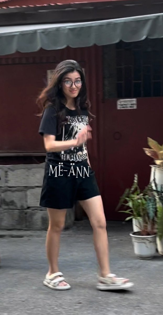 debeelowkey_'s tweet photo. Belle in specs!! I'm inlove 😩❤️

SHEYYTT AMPOGII #BelleMariano 
Me: iloveeyouu
Belle:love u😘 https://t.co/zF7nEL4doI