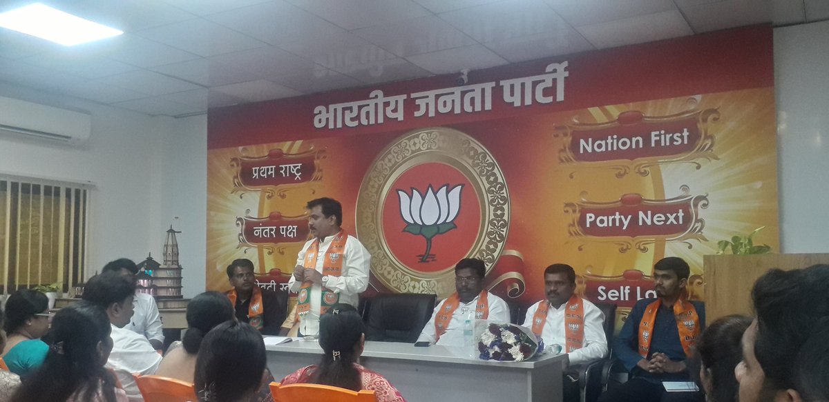 Abhikapshikar's tweet photo. हे सांगितले, तसेच @BJP4India @BJP4Maharashtra @Dev_Fadnavis यांच्या विरुद्ध होणाऱ्या अप प्रचाराला कसे उत्तर द्यायचे हे सांगितले. उपस्थितांना मंत्री #Ravindra_Chavan यांनी पण मोलाचे मार्गदर्शन केले. @BharatRaut_BJP
@GogriBeena @SunainaHoley @Kailassuryawan @Suraj31695283 #Dombivli https://t.co/lfOHpKp34Z