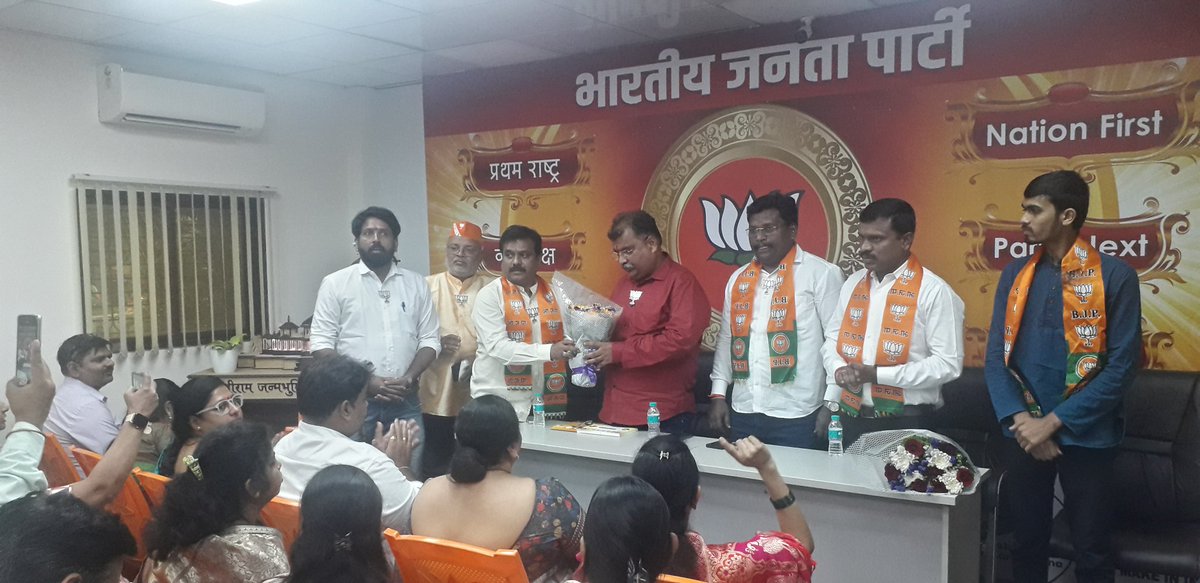 Abhikapshikar's tweet photo. हे सांगितले, तसेच @BJP4India @BJP4Maharashtra @Dev_Fadnavis यांच्या विरुद्ध होणाऱ्या अप प्रचाराला कसे उत्तर द्यायचे हे सांगितले. उपस्थितांना मंत्री #Ravindra_Chavan यांनी पण मोलाचे मार्गदर्शन केले. @BharatRaut_BJP
@GogriBeena @SunainaHoley @Kailassuryawan @Suraj31695283 #Dombivli https://t.co/lfOHpKp34Z