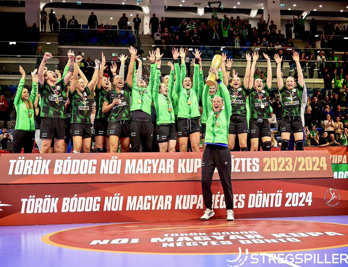stregspiller's tweet photo. Again! FTC Railcargo win the Magyar Kupa for a third time in a row.
Trailing by five goals early on @EmilyBoelk & Co. clawed themselves back in the game and ran away with another title. #GYOFTC 23:25 (13:11)
#handball https://t.co/teTaABmFMt