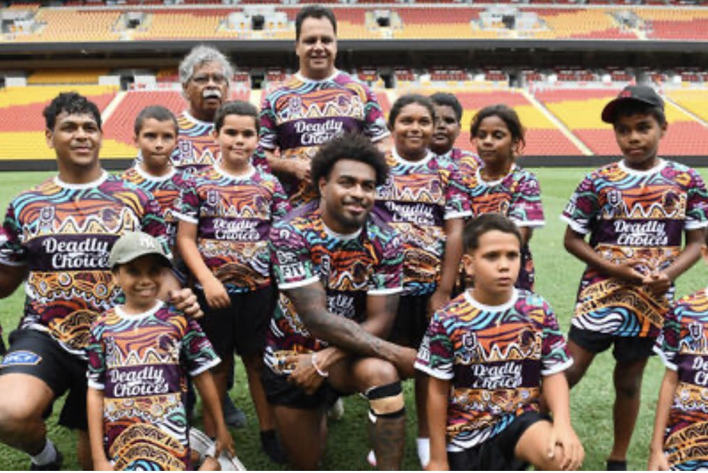 DEADLY SUPPORT FOR EZRA MAM “I and @DeadlyChoices are right behind Ezra. He stood up for his people and we are here to support him.” @TheRealPearl03 @brisbanebroncos star Mam gets a lift from his people at Deadly Choices/Broncos launch @AAPSport illawarramercury.com.au/story/8551631/…