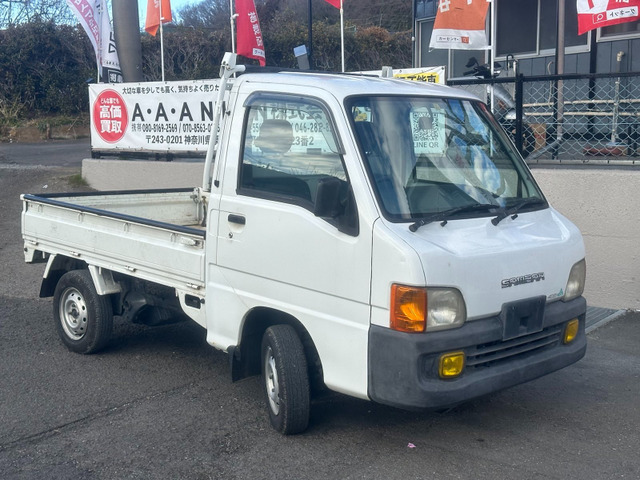 homelander_4's tweet photo. サンバートラック JA4WD 1年保証付 5万キロ台 5MTローン対応可 (頭金0円、月々5千円から可、最低金利、) 下取り可 35万円  #分割 #自社ローン #オークション代行 #車売ります #車買います #車 #愛車 #車好き #車好きと繋がりたい #軽自動車 #格安自動車 #軽 ＃サンバートラック #軽トラック ＃軽トラ https://t.co/FxGPImHx0G