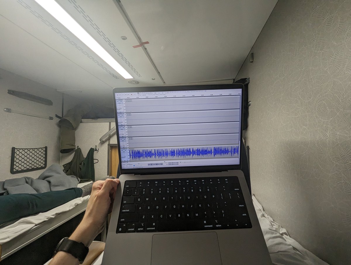 markramie's tweet photo. Даже в антураже трясущегося купе монтировать @flutterdevcast было крайне приятно. Грядёт один из лучших выпусков за последнее время https://t.co/Nxgu3C6pZw