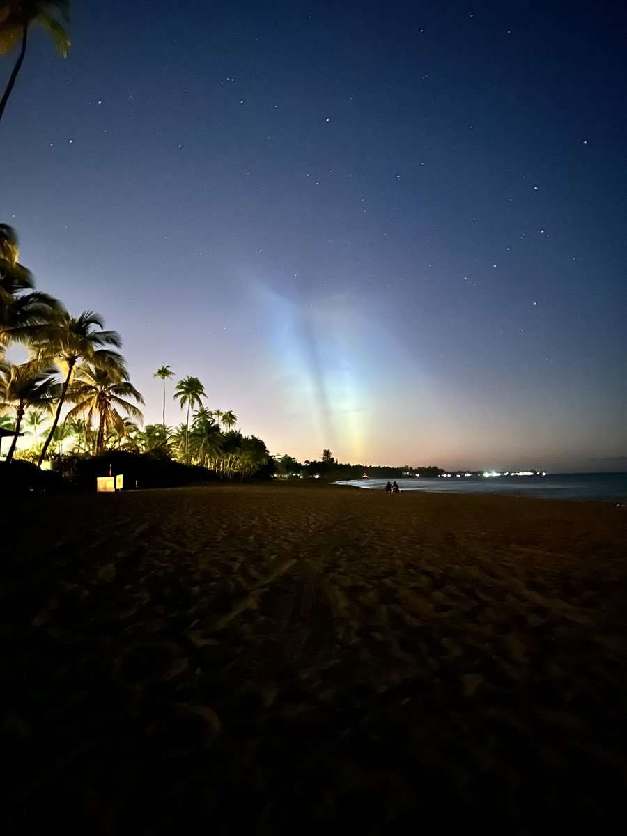 LexBee20's tweet photo. #SpaceX #Falcon9 spotted in Puerto Rico 🇵🇷 https://t.co/4bkewTQyJQ