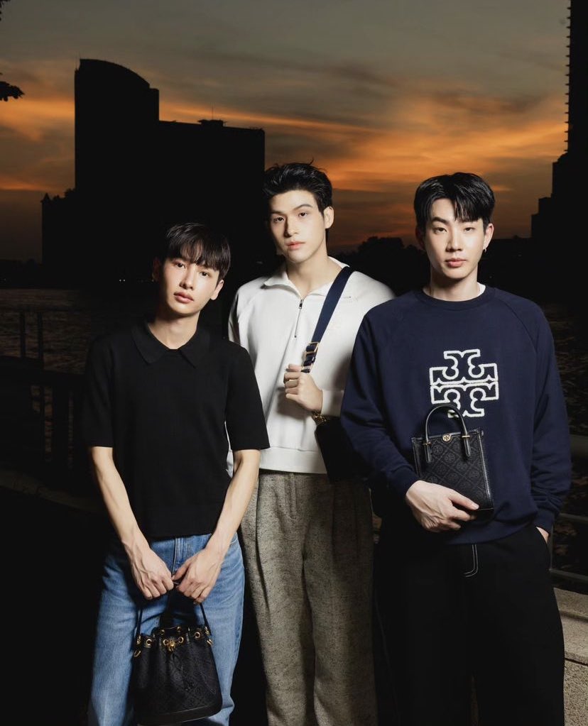 Sunset by the river of Tory Burch. 🌅