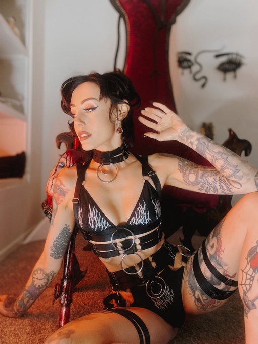 🖤🖤 https://t.co/QYTV6xxcj4