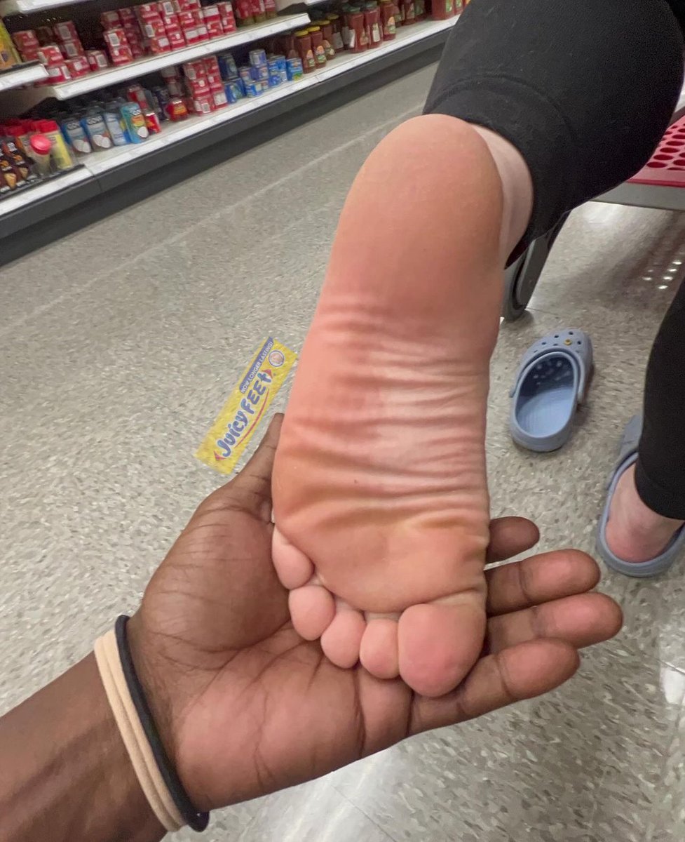 feetplugg's tweet photo. Met Candice earlier today in Sam’s club Size 9 Meatysoles. #solesunday #juicyfeet #feetplugg #soles #feet https://t.co/qyCuvMGMse