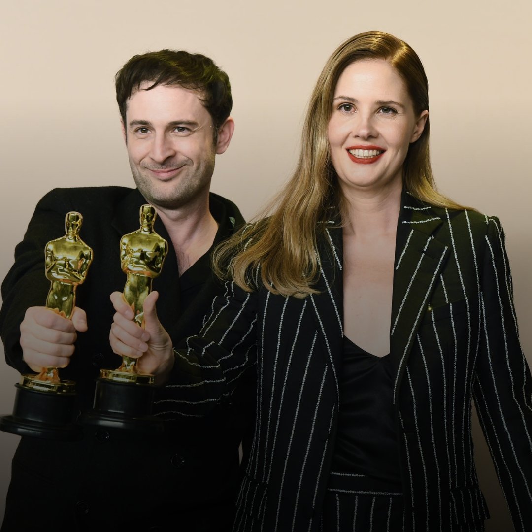 Notre photo préférée de cette 96e cérémonie des Oscars. ✨

Justine Triet et Arthur Harari ont été sacrés pour le prix du meilleur scénario original pour ANATOMIE D'UNE CHUTE, après une pluie d'autres récompenses à travers le monde depuis leur Palme d'or au Festival de Cannes en