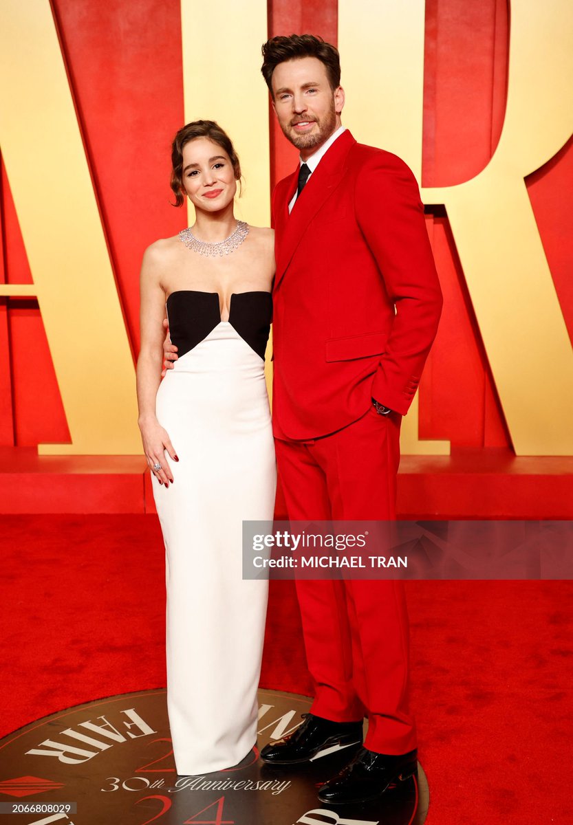 evanscontent's tweet photo. Chris Evans and Alba Baptista make their red carpet debut ❤️ https://t.co/HYaemYlZlo