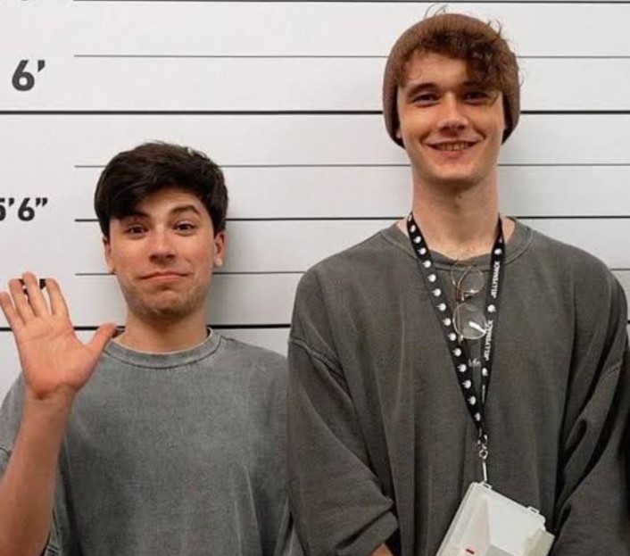 Mrsuiga's tweet photo. oh you know you fucked up fucked up of your real names are trending George Davidson and William Gold

Btw dsmp does not = whole mcyt community, my boy grian and whole hermitcraft out there https://t.co/pHAJUwaPAf