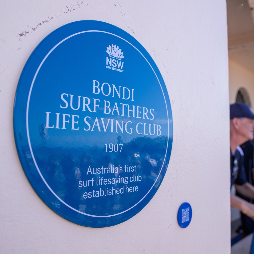 Australia’s oldest surf lifesaving club, Bondi Surf Club has been honoured with a Blue Plaque, one of 14 new plaques unveiled across the state 🌊🔵
 Read more 🔗 environment.nsw.gov.au/news/new-blue-…