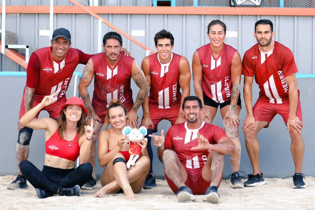 DannyxoloTj's tweet photo. Oigan, si rojos campeones, fandom unido, varias tendencias en la final, pero... Y las tendencias del fandom azul?🤔 Solo apoyan en las buenas o que? 

SIEMPRE ROJOS SIEMPRE JUNTOS
HELIUD NUESTRA LEYENDA ROJA
 PAULETTE MIURA ROJA
PATO BICUAKMPEON
TETR4CAMPEONA DORADA https://t.co/BOjJBgZmBp