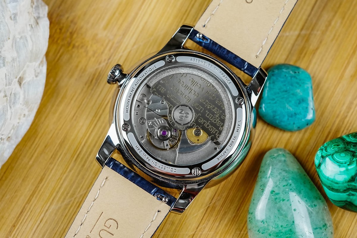 MONOCHROMEwatch's tweet photo. How many hands do you really need to tell the time? Arguably, one is enough, isn’t it? It allows you to focus less on the passing seconds and more on actually important stuff, life stuff (or, you know, on scrolling on socials)…
Hands-on w. Gustave &amp; Cie.: https://t.co/X7gHlgQuGT https://t.co/lyVdhEUiPM