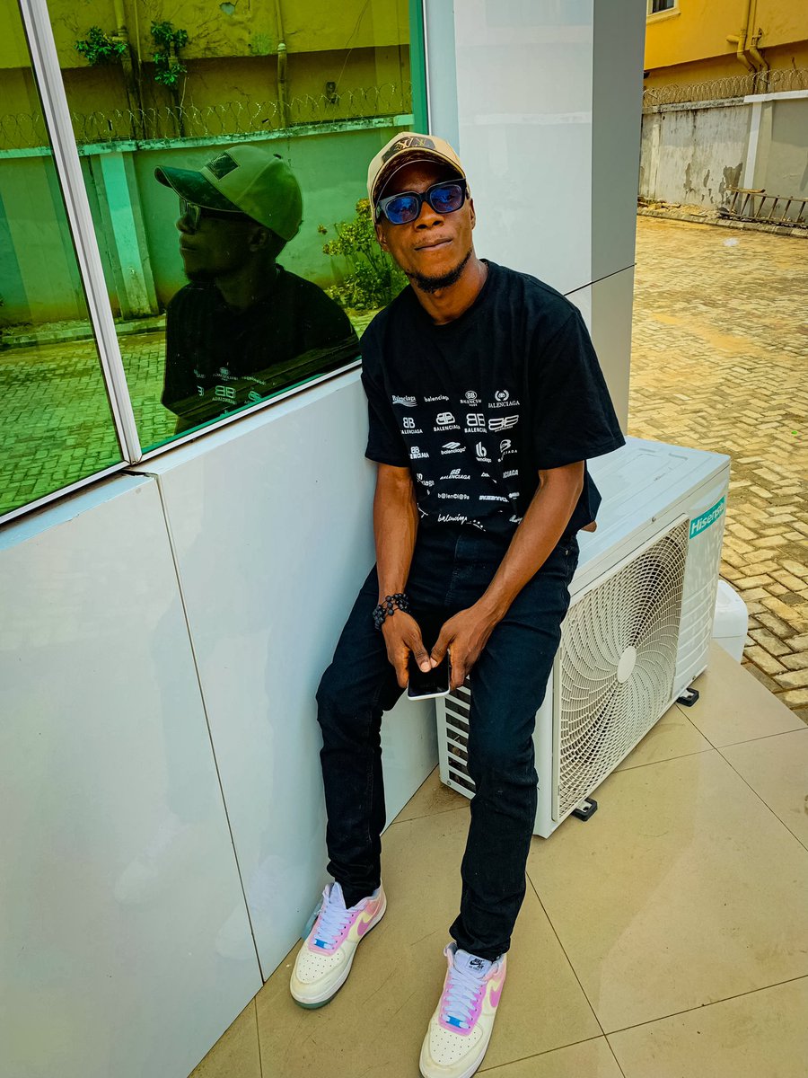 troyhamilton767's tweet photo. Good morning Arsenal fans, Kai Cenat &amp; Davido 
Feels Good been on top 🔝

#IlebayeStandingBreast 
#JoshuaNgannou https://t.co/AnR3DAdhBe
