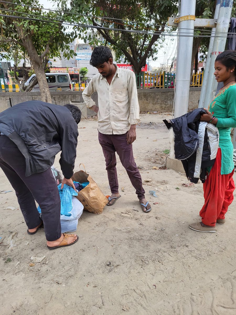 _par_nav_'s tweet photo. Clothes distribution at Mamura Noida

PRANAV FOUNDATION 

🙏🙏 https://t.co/1CSov3tuaV