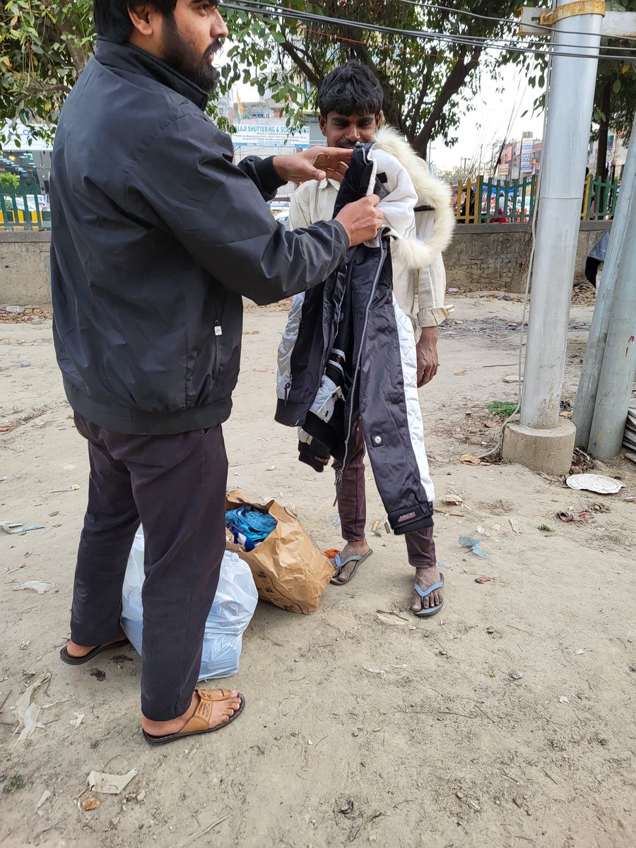 _par_nav_'s tweet photo. Clothes distribution at Mamura Noida

PRANAV FOUNDATION 

🙏🙏 https://t.co/1CSov3tuaV