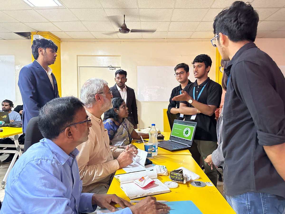 SoC_SRMIST's tweet image. The Cintel Students Association hosted a 72 Hrs hackathon - DIGITHONE 1.0 in association with HCL and Code Ninja.The event was graced by eminent judges from HCL, Peza , Code Ninja and many startup’s #digithon #cintel #peza #codeninja