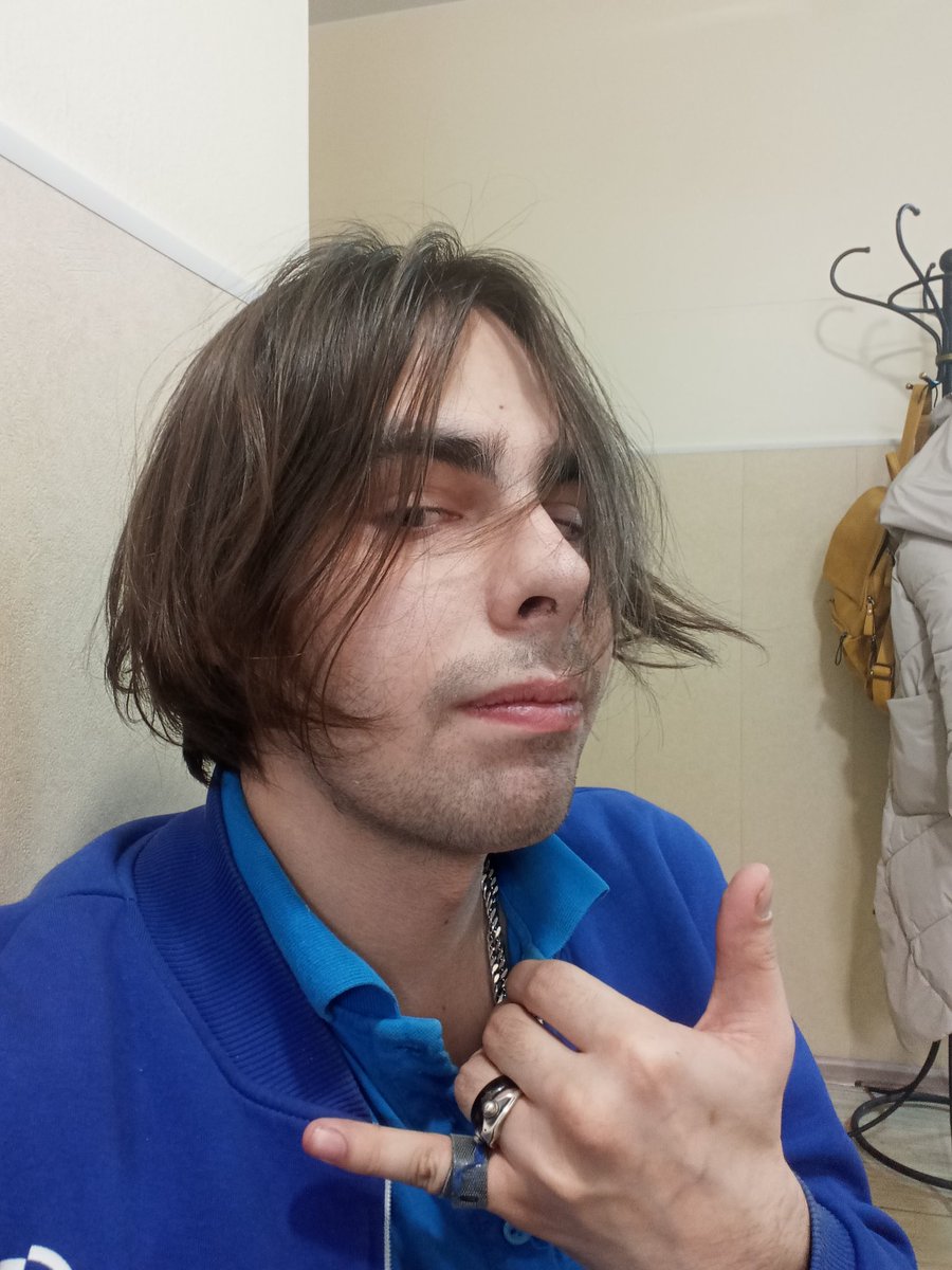 UtaCata1998's tweet photo. @beer_complement Систр, меня вообще из за повышения заставили подстричься ( https://t.co/kz6RxTNwSV