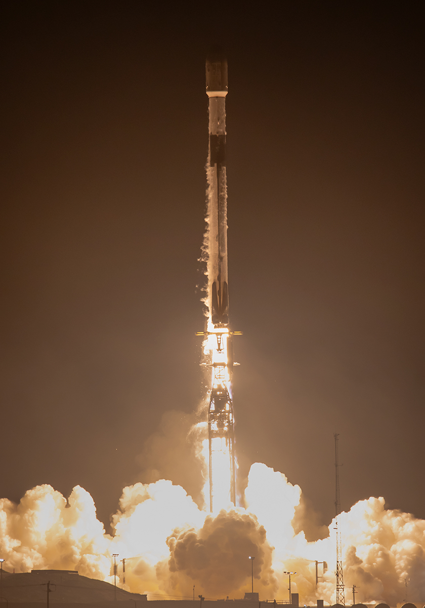 SpaceX's tweet photo. SpaceX teams complete back-to-back Falcon 9 launches from Florida and California, delivering 46 @Starlink satellites to orbit https://t.co/TuEEjNkYtz
