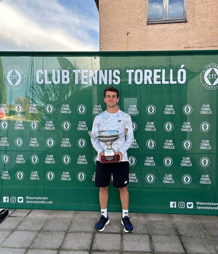 Not_Esportivas's tweet photo. ITF TENNIS!
Parabéns ao tenista campeão o turco Ergi Kirkin (🇹🇷) que conquistou o @worldtennis de M15 de Torello na Espanha, conquistando o 13°título de ITF na carreira
#ITFWorldTennisTour #ITFtennis #Tennis #tennistorello #itftorello #ErgiKirkin https://t.co/NXHnOEIRM2