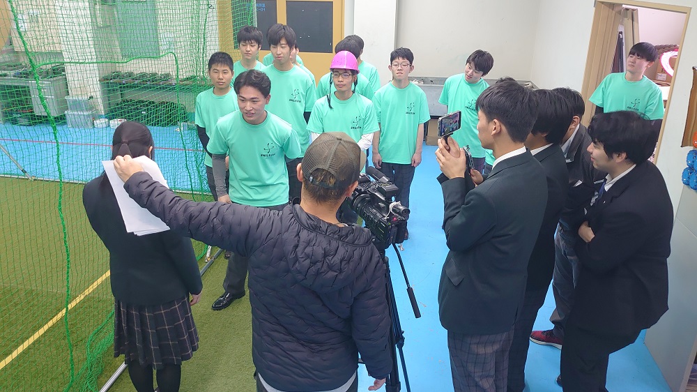 ab_drone's tweet photo. 【メディア情報】明日、TBS系列の朝の報道番組「THE TIME」に星翔高校BIRD ONEが紹介されます！
オンエアは3月12日朝6:50頃から。朝早いですが、ぜひご覧ください♪
#ドローンサッカー #日本ドローンサッカー連盟 #星翔高校 #thetime_tbs 
https://t.co/GAj3ytyHBV https://t.co/yHTMQTB95r