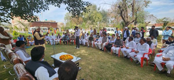 RanbirGangwa's tweet photo. गांव गंगवा में एस सी चौपाल का शिलान्यास कार्यक्रम में शिरकत कर 
निर्माण कार्य की शुरुआत की।
#ManoharLalKhattar #shilanyas https://t.co/VXKYGTUnr0