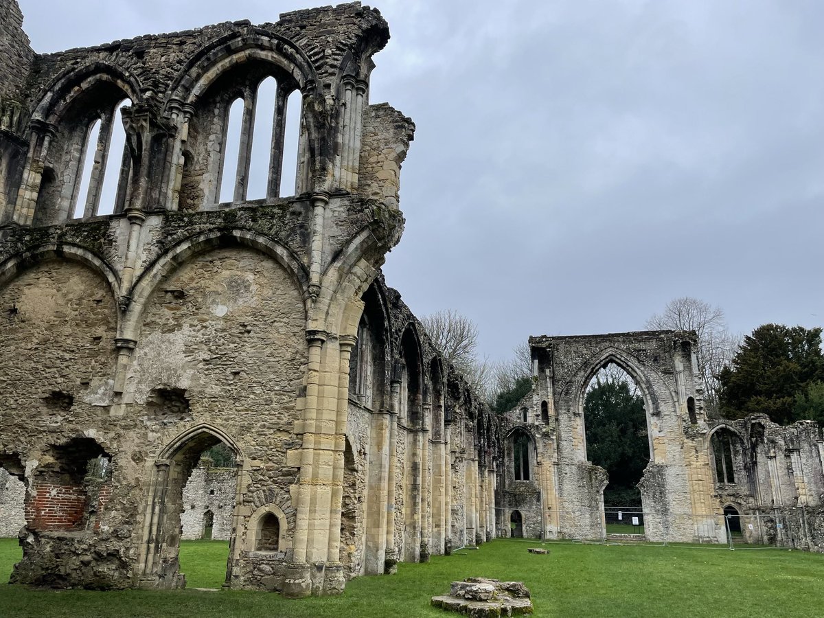 archaeo_ali's tweet photo. Netley Abbey, Hampshire.
The most complete surviving Cistercian monastery in S.England. Founded in 1238 to accommodate monks from Beaulieu. It was dissolved in 1536 & was turned into a Tudor mansion until 1704 when it was sold for building material #MedievalMarch #MedievalMonday https://t.co/UiP8HC4QAl