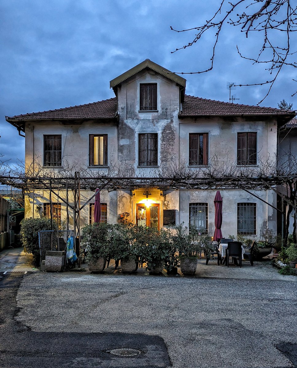 PaolaTreppo's tweet photo. "Alla fermata", a San Pelagio di #Tricesimo, è un locale che prende il nome dalla vicina stazione dei treni. È osteria ma anche area per la vendita degli #asparagi verdi e bianchi che vengono coltivati dalla famiglia. Tra poche settimane saranno disponibili
@FVGlive @regioneFVGit https://t.co/uVGnk2SurE