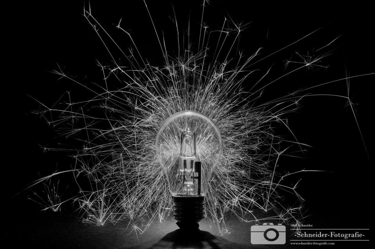 ComFotografie's tweet photo. Light bulb &amp; Sparkler https://t.co/QBYo7ebnkn