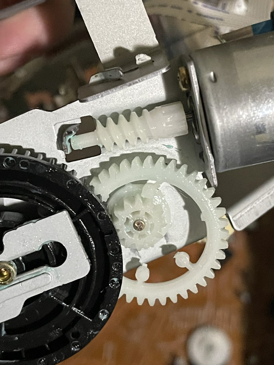 ʎǝlpǝH ɐnɥsoſ tweet media