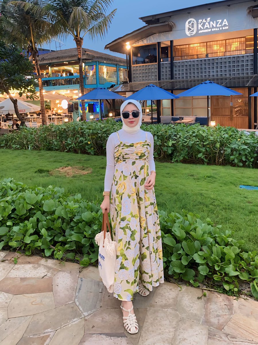_nirmaawd's tweet photo. Top dress https://t.co/Qi6SikelFM
Tas https://t.co/FjxNbg9cJh
Kacamata https://t.co/NvRPfBvtxr
Sandals wrn cream https://t.co/V9yIdiTE3i
Hijab 20k https://t.co/bx2goVnXDQ
Manset/inner https://t.co/dcUZxqVxiw

#ootd #sea #ootdpantai https://t.co/qPltbGQlJf