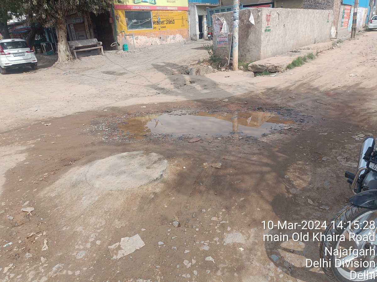 nitinsehrawat9's tweet photo. @DelhiJalBoard @Ceo_djb water leakage from the main line at the entrance gate of east Krishna vihar B block near khaira village petrol pump najafgarh. Please stop this leakage on priority basis as @DelhiPwd is going to build this main road and it will damage the new road. https://t.co/OHAHwPPxlQ