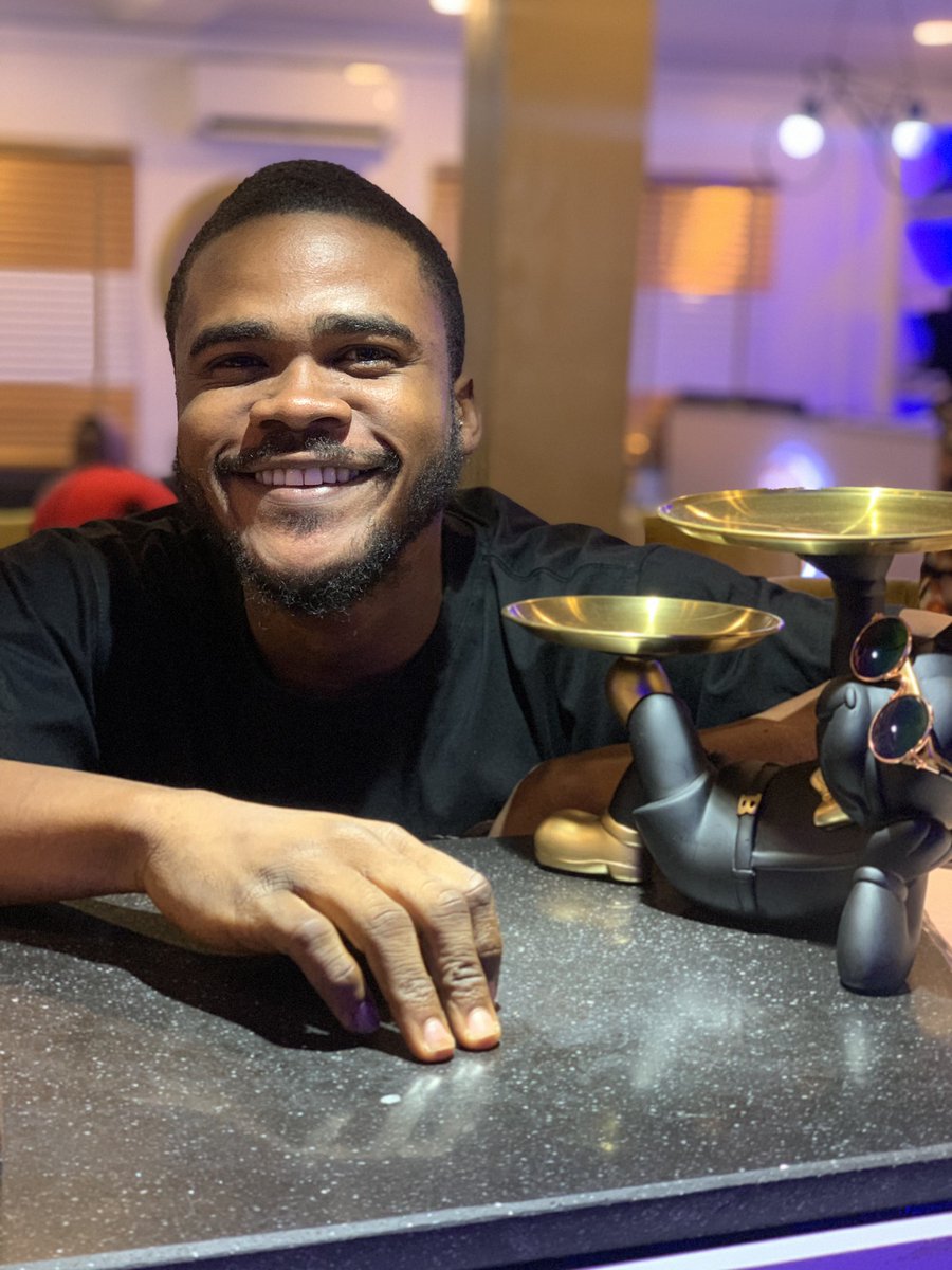 instruvoice_'s tweet image. Monday business thread 🧵 
Quote with a picture of you and what service your offer.
Let’s RETWEET for you, your clients are here.❤️