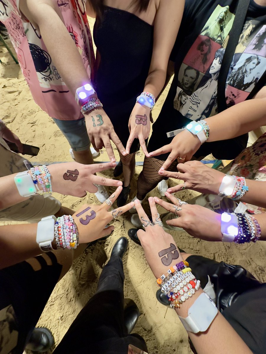 ryannrawrr's tweet photo. We made it to The Eras Tour @TSTheErasTourSG ! 😭💖

I love you Forever &amp; Always @taylorswift13 🫶🏻 https://t.co/cvHx38DBn3