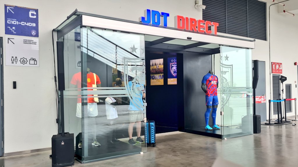 Went to check out the JDT Direct Megastore at Sultan Ibrahim Stadium 🏟️ 🔴🔵

Proper football club's store in a proper football stadium ✅️✅️

#JDTForAll
#JDTDirect
#LuaskanKuasamuJohor